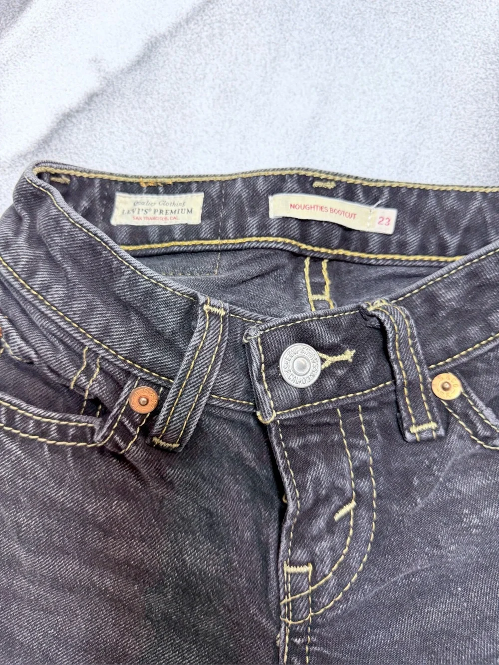 Levi’s Premium Quality Women’s sz 23 Black Noughties Bootcut Jeans A2